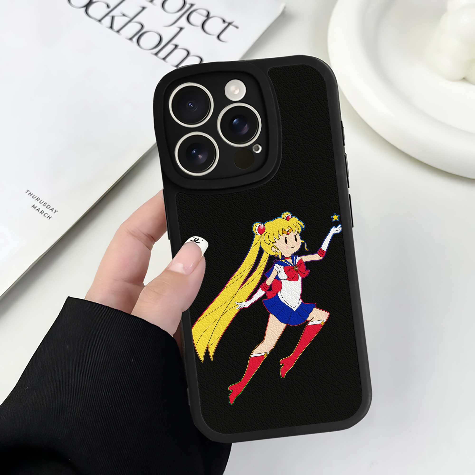 （画像用） 美少女戦士セーラームーン 月野 うさぎ つきの うさぎ Sailor Moon Tsukino Usagi 【iPhone 16シリーズ対応】シリコンスマホケース（レザー調） 材質：シリコン